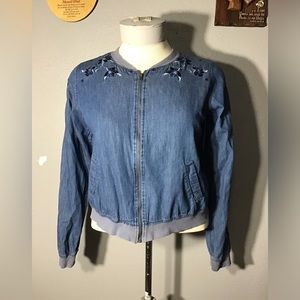 Boutique Copper Key Embroiled Jacket Denim Size XL  100% Cotton Color Blue